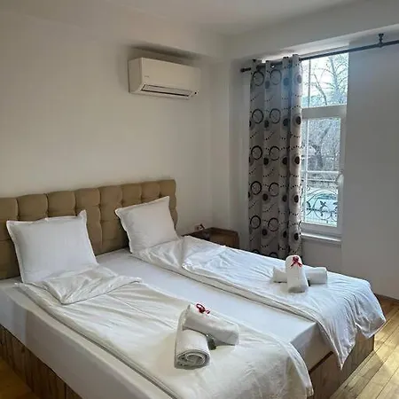 Center 3 Apartment *